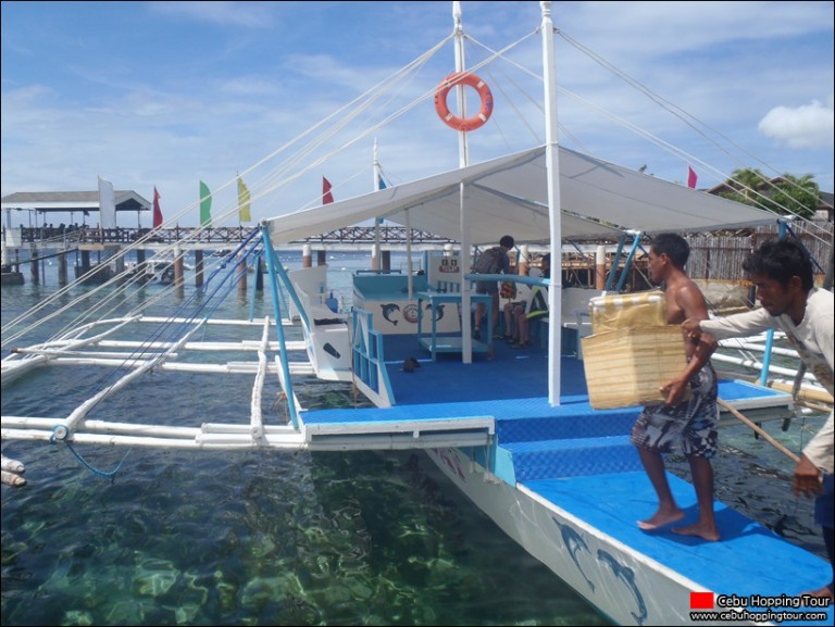 Cebu Nalusuan island hopping tour on 10 Apr 2016